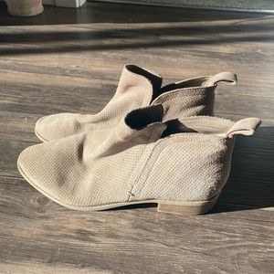 dolce vita tan suede ankle booties size 10
